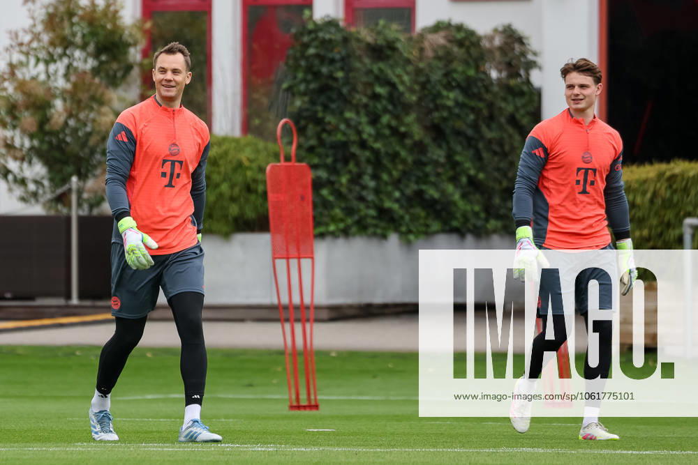 Manuel Neuer FC Bayern Muenchen, 01 with Jonas Urbig FC Bayern Muenchen, 40 , GER, Public training, FC Bayern Muenchen, Football, Season 2024 2025, 06 05 2025, GER, Public training, FC Bayern Muenchen, Football, Season 2024 2025, 06 05 2025 Muenchen