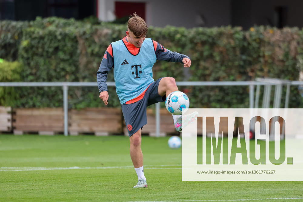 Lennart Karl FC Bayern Muenchen, 46 with ball, GER, Public training, FC Bayern Muenchen, Football, Season 2024 2025, 06 05 2025, GER, Public training, FC Bayern Muenchen, Football, Season 2024 2025, 06 05 2025 Muenchen