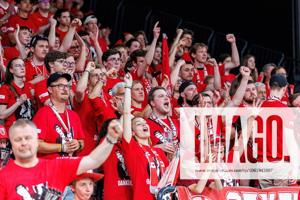 Fan, fans, spectators, cheers, cheering, positive emotions, positive emotion, symbol image, symbol photo, theme photo, theme picture, Bamberg Baskets vs Rasta Vechta, Basketball, easyCredit BBL, Matchday 34, 11 05 2025 Bamberg Baskets vs Rasta Vechta, Basketball, easyCredit BBL, Matchday 34, 11 05 2025 Bamberg