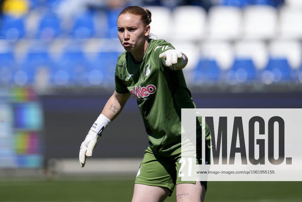 Laura Johanna Dick Goalkeeper, Goalkeeper, TSG, 21 , gives instructions, gestures, gesticulates with arms, single image, single photo, action, action, 11 05 2025, Sinsheim Hoffenheim Germany , Football, Google Pixel Women Bundesliga, TSG 1899 Hoffenheim FC Carl Zeiss Jena, DFB DFL REGULATIONS PROHIBIT ANY USE OF PHOTOGRAPHS AS IMAGE SEQUENCES AND OR QUASI VIDEO