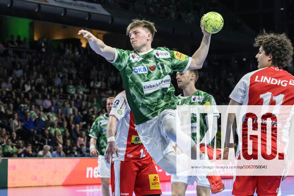 In the picture from l Nils Lichtlein Fuechse Berlin, 17 , GER, Berlin, Handball, Fuechse Berlin vs ThSV Eisenach, DAIKIN Handball Bundesliga, in the Max Schmeling Halle, 15 05 2025,