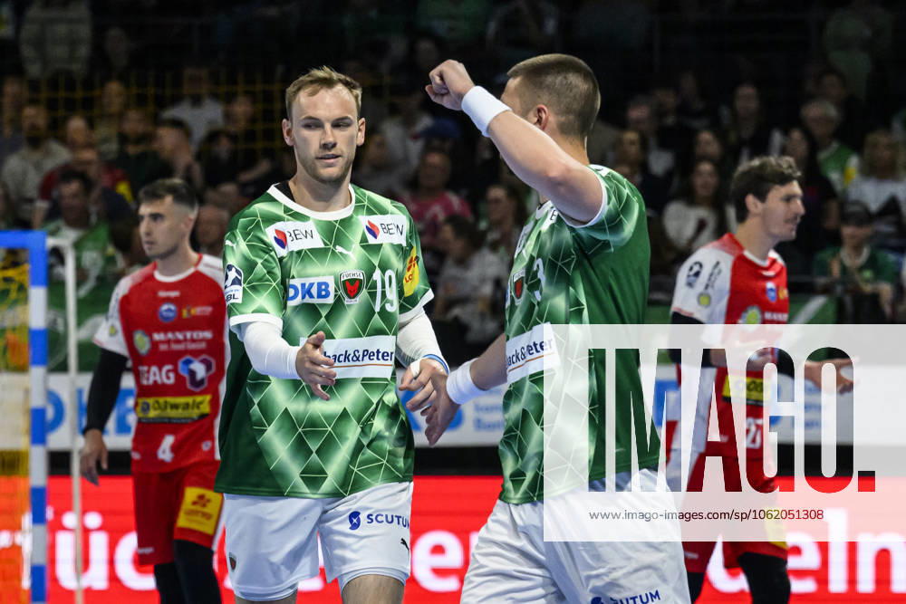 In the picture from l Mathias Gidsel Fuechse Berlin, 19 , Fabian Wiede Fuechse Berlin, 03 , goal, hit, jubilation, goal celebration, joy, enthusiasm, celebrates, GER, Berlin, handball, Fuechse Berlin vs ThSV Eisenach, DAIKIN Handball Bundesliga, in the Max Schmeling Halle, 15 05 2025,