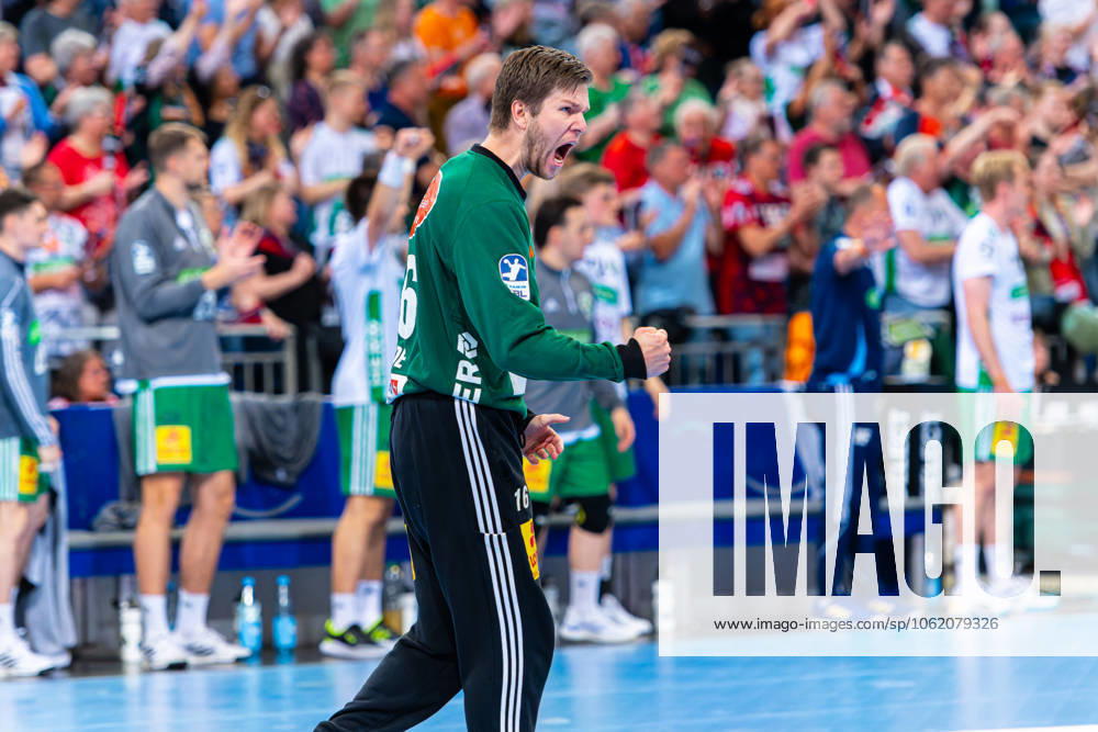 Simon Gade TSV Hannover Burgdorf, No. 16 v l , TSV Hannover Burgdorf white against MT Melsungen red on matchday 29 of the 2024 2025 season in the DAIKIN Handball Bundesliga 16 05 2025, ZAG Arena Hannover, GER ,