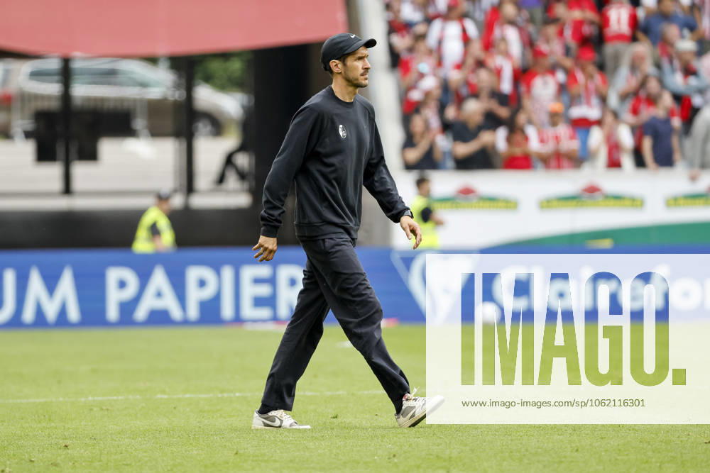 Julian Schuster SC Freiburg, Coach after the match , Germany, Soccer, 1 Bundesliga, Matchday 34, 2024 2025, SC Freiburg vs Eintracht Frankfurt, 17 05 2025, Europa Park Stadion, Freiburg im Breisgau, Germany DFL REGULATIONS PROHIBIT ANY USE OF PHOTOGRAPHS AS IMAGE SEQUENCES AND OR QUASI VIDEO Freiburg im Breisgau Europa Park Stadion Baden Württemberg Germany