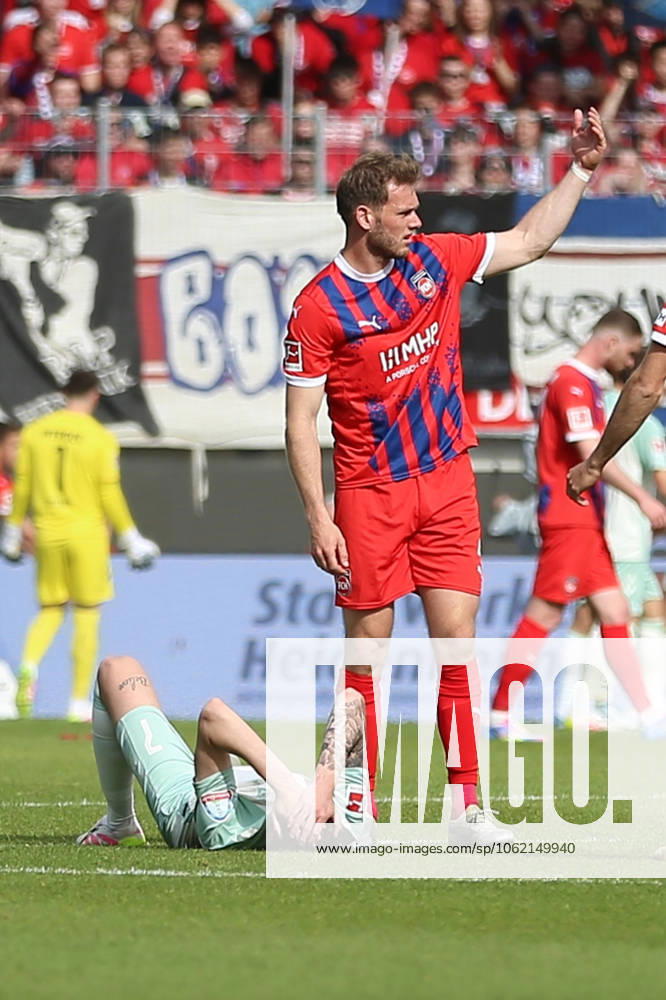 Fußball 1 Bundesliga, 1 FC Heidenheim Werder Bremen v l Marvin Ducksch SV Werder Bremen verletzt, Verletzung, Schmerz, Schmerzen, injured, injury, pain, pains Heidenheim