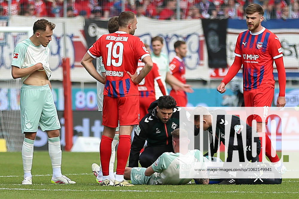 Fußball 1 Bundesliga, 1 FC Heidenheim Werder Bremen v l Marvin Ducksch SV Werder Bremen verletzt, Verletzung, Schmerz, Schmerzen, injured, injury, pain, pains Heidenheim