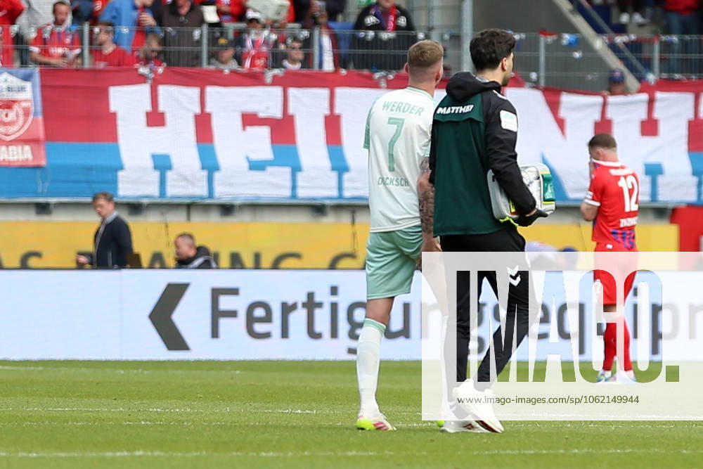 Fußball 1 Bundesliga, 1 FC Heidenheim Werder Bremen v l Marvin Ducksch SV Werder Bremen verletzt, Verletzung, Schmerz, Schmerzen, injured, injury, pain, pains Heidenheim