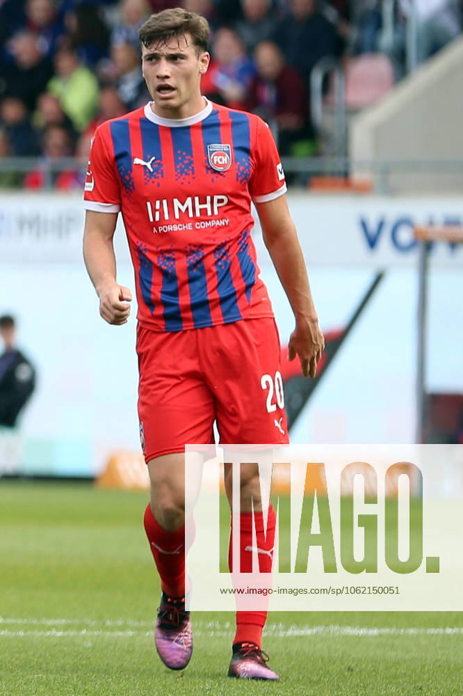 Soccer 1 Bundesliga, 1 FC Heidenheim Werder Bremen v l Luca Kerber 1 FC Heidenheim 1846 after his goal to 1 3 Heidenheim