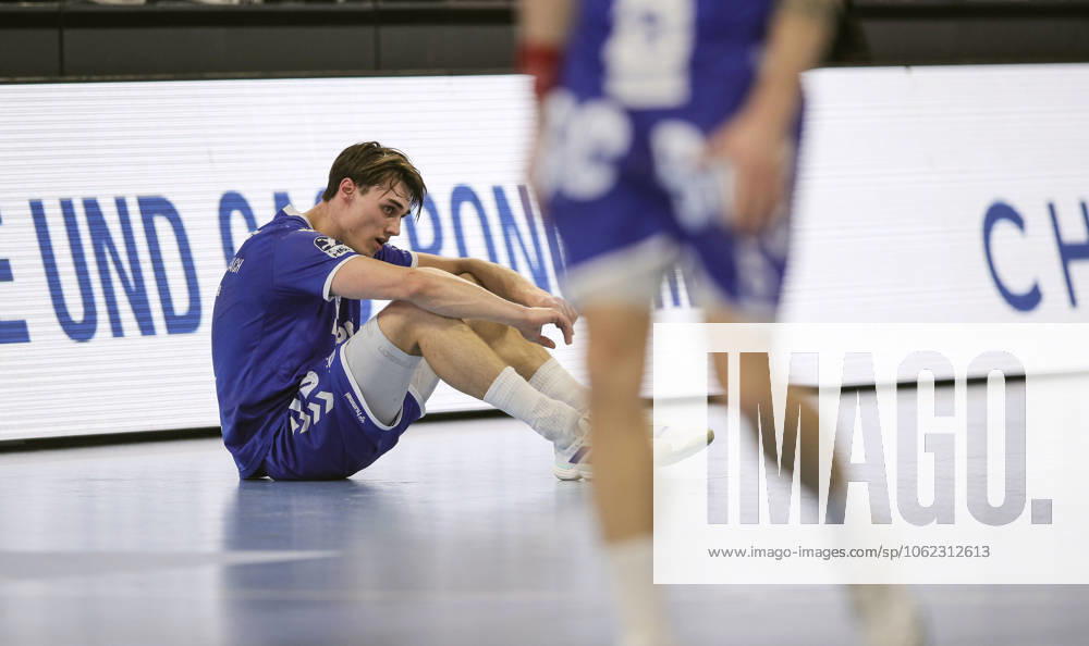 Photo Disappointment after the final whistle among the players from Gummersbach , here Miro Schluroff mourns Handball Men 1 Bundesliga Cup match on Thu 19 12 2024 THW Kiel VfL Gummersbach 36 33 DHB Cup , quarter-final