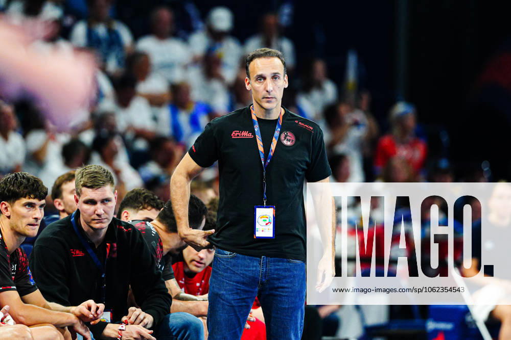 Roberto Garcia Parrondo MT Melsungen, Coach GER, MT Melsungen vs SG Flensburg Handewitt, Handball, EHF European League, Semi-final 1, Season 2024 2025, 24 05 2025 GER, MT Melsungen vs SG Flensburg Handewitt, Handball, EHF European League, Semi-final 1, Season 2024 2025, 24 05 2025 Hamburg