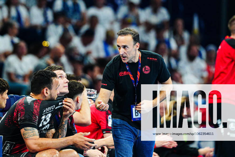 Roberto Garcia Parrondo MT Melsungen, Coach GER, MT Melsungen vs SG Flensburg Handewitt, Handball, EHF European League, Semi-final 1, Season 2024 2025, 24 05 2025 GER, MT Melsungen vs SG Flensburg Handewitt, Handball, EHF European League, Semi-final 1, Season 2024 2025, 24 05 2025 Hamburg