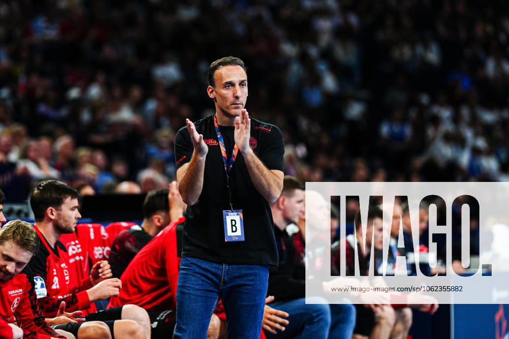 Roberto Garcia Parrondo MT Melsungen, Coach GER, MT Melsungen vs SG Flensburg Handewitt, Handball, EHF European League, Semi-final 1, Season 2024 2025, 24 05 2025 GER, MT Melsungen vs SG Flensburg Handewitt, Handball, EHF European League, Semi-final 1, Season 2024 2025, 24 05 2025 Hamburg