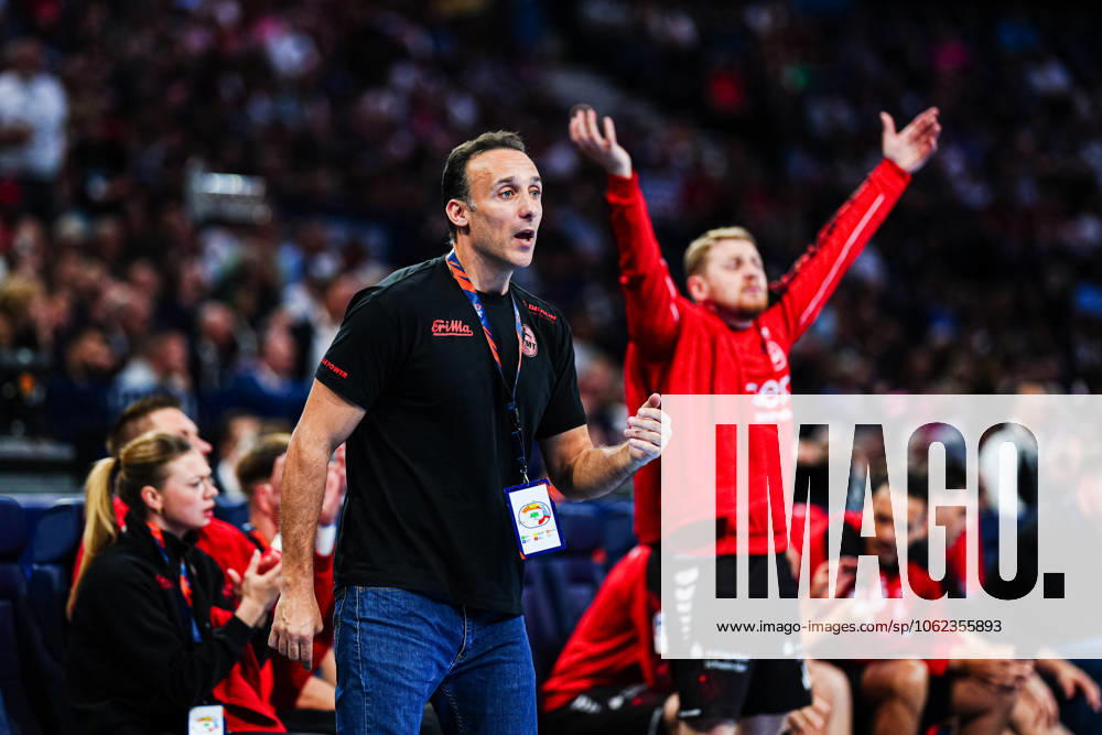 Roberto Garcia Parrondo MT Melsungen, Coach GER, MT Melsungen vs SG Flensburg Handewitt, Handball, EHF European League, Semi-final 1, Season 2024 2025, 24 05 2025 GER, MT Melsungen vs SG Flensburg Handewitt, Handball, EHF European League, Semi-final 1, Season 2024 2025, 24 05 2025 Hamburg