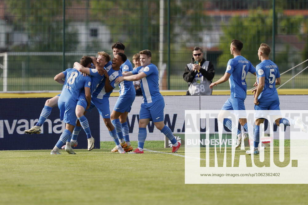 Cheering after the goal for 1 0, cheering, cheering, cheering, cheering, emotions for Illertissen 24 05 2025, football, Toto Cup, final, FV Illertissen SpVgg Unterhaching, GER, Illertissen, Vöhlinstadion
