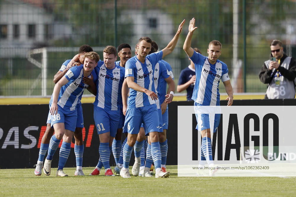 Cheering after the goal for 1 0, cheering, cheering, cheering, cheering, emotions for Illertissen 24 05 2025, football, Toto Cup, final, FV Illertissen SpVgg Unterhaching, GER, Illertissen, Vöhlinstadion