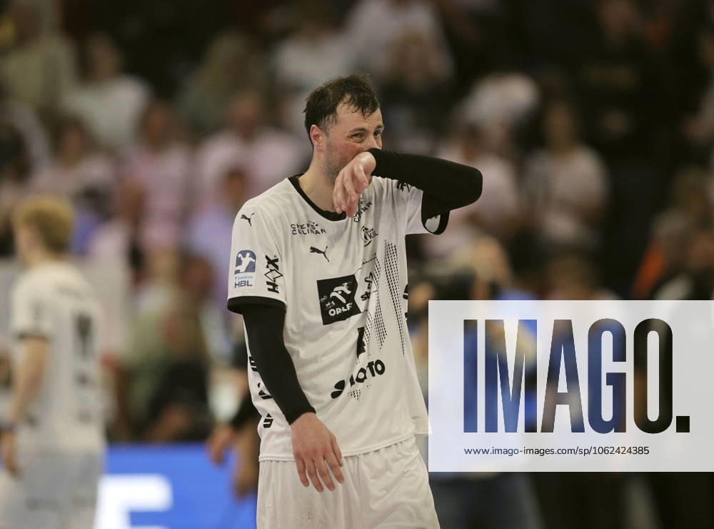 Photo Disappointment after the final whistle among the players from Kiel , here the captain Domagoj Duvnjak Kiel Handball Men 1 Bundesliga on Wed 16 04 2025 THW Kiel Füchse Berlin 34 36