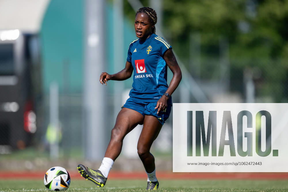 Evelyn Ijeh of the Swedish womens national football team during a training session on May 26, 2025 in Fidenza Photo Ludvig Thunman BILDBYRAN code LT LT0701 fotboll football soccer fotball träning practice training sverige sweden dam bbeng
