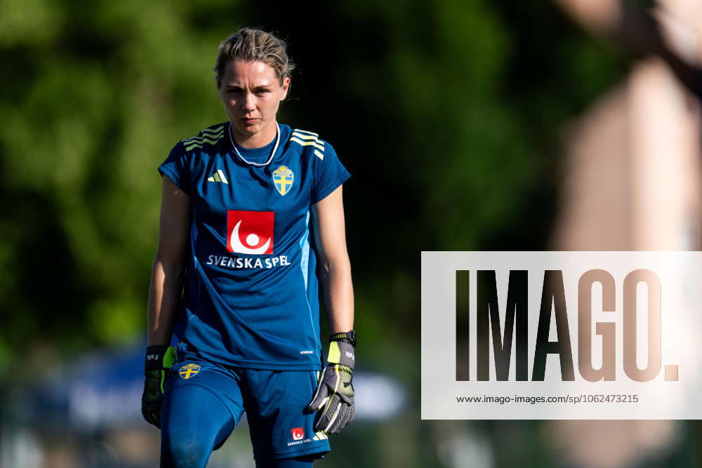 Goalkeeper Jennifer Falk of the Swedish womens national football team during a training session on May 26, 2025 in Fidenza Photo Ludvig Thunman BILDBYRAN code LT LT0701 fotboll football soccer fotball träning practice training sverige sweden dam bbeng depp