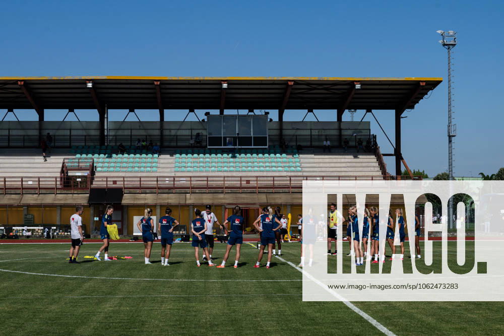 Players of the Swedish womens national football team during a training session on May 26, 2025 in Fidenza Photo Ludvig Thunman BILDBYRAN code LT LT0701 fotboll football soccer fotball träning practice training sverige sweden dam bbeng