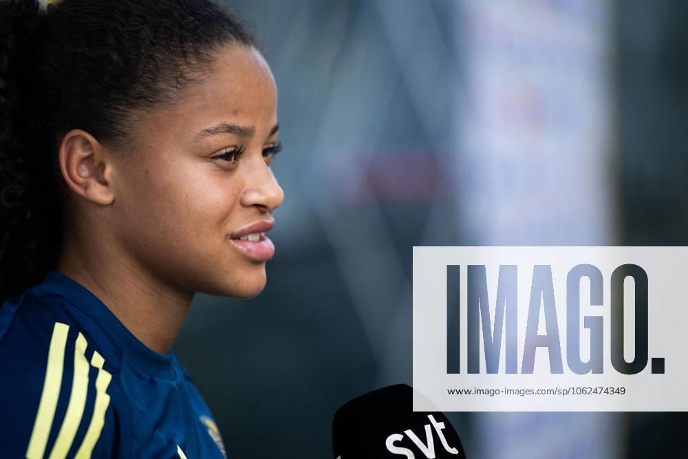 Felicia Schröder of the Swedish womens national football team in mixed zone after a training session on May 26, 2025 in Fidenza Photo Ludvig Thunman BILDBYRAN code LT LT0701 fotboll football soccer fotball träning practice training sverige sweden dam bbeng