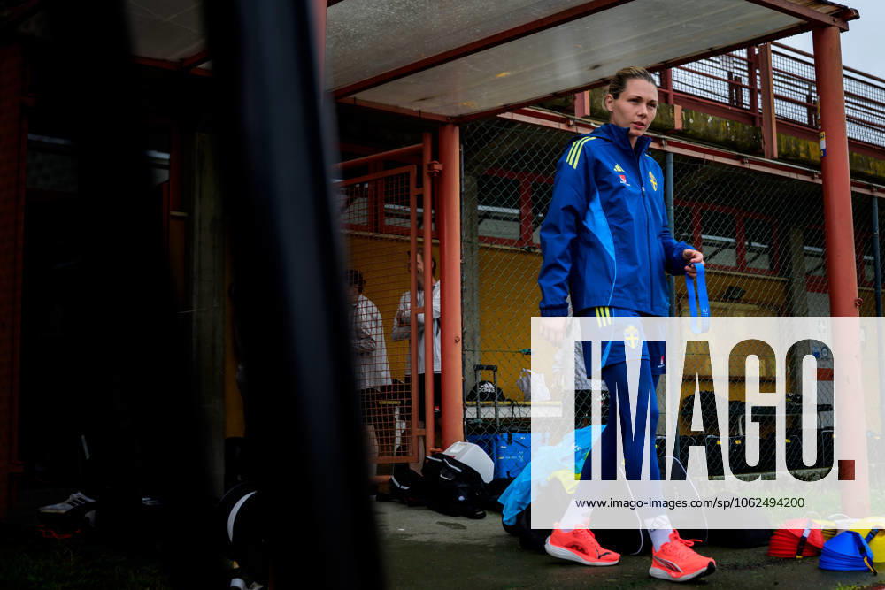 Goalkeeper Jennifer Falk of the Swedish womens national football team ahead of a training session on May 27, 2025 in Fidenza Photo Ludvig Thunman BILDBYRAN kod LT LT0702 fotboll football soccer fotball sverige sweden dam bbeng