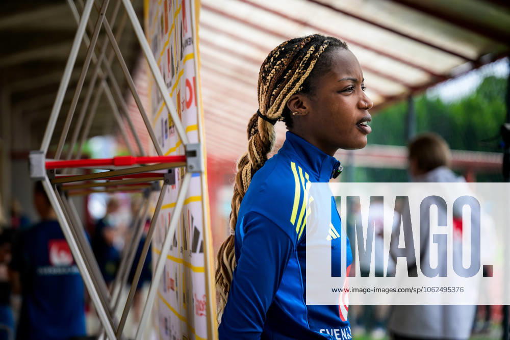 Evelyn Ijeh of the Swedish womens national football team is interviewed by the media after a training session on May 27, 2025 in Fidenza Photo Ludvig Thunman BILDBYRAN kod LT LT0702 fotboll football soccer fotball sverige sweden dam bbeng