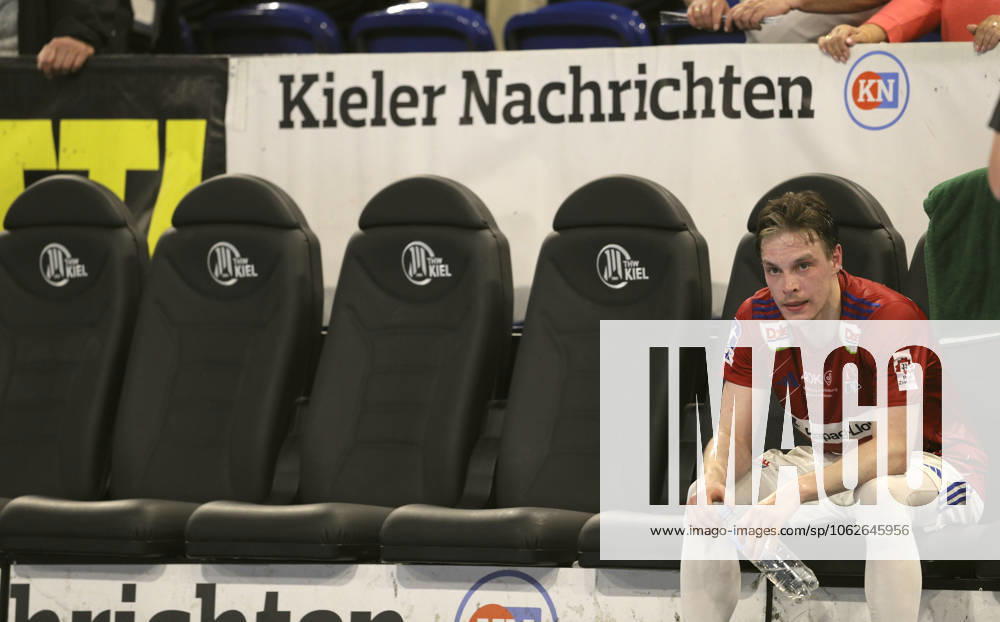 Photo Disappointment after the final whistle among the players from Hamburg , Leif Tissier HSV sits alone and abandoned on the bench for minutes Handball Men 1 Bundesliga on Sat 31 05 2025 THW Kiel HSV Handball 38 37