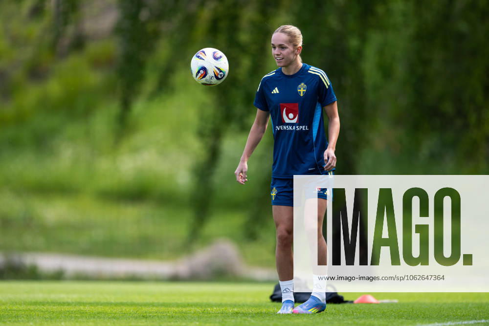 Hanna Lundkvist of the Swedish womens national football team during a training session on June 1, 2025 in Stockholm Photo Emma Wallskog BILDBYRAN COP 320 SH0627 fotboll football soccer fotball nations league uefa womens nations league träning practice training sverige sweden dam bbeng