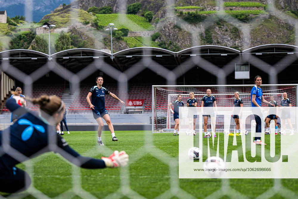 Ingrid Syrstad Engen of the Norwegian women s national football team during a training session on June 2, 2025 in Sion Photo Marius Simensen BILDBYRAN COP 238 bbeng dam football fotball fotboll norge norway practice soccer training trening träning uefa women s nations league