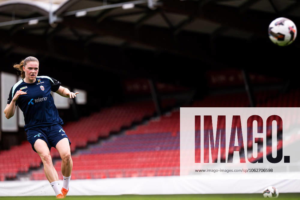 Signe Gaupset of the Norwegian women s national football team during a training session on June 2, 2025 in Sion Photo Marius Simensen BILDBYRAN COP 238 bbeng dam football fotball fotboll norge norway practice soccer training trening träning uefa women s nations league