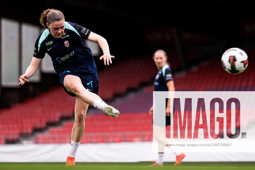 Signe Gaupset of the Norwegian women s national football team during a training session on June 2, 2025 in Sion Photo Marius Simensen BILDBYRAN COP 238 bbeng dam football fotball fotboll norge norway practice soccer training trening träning uefa women s nations league