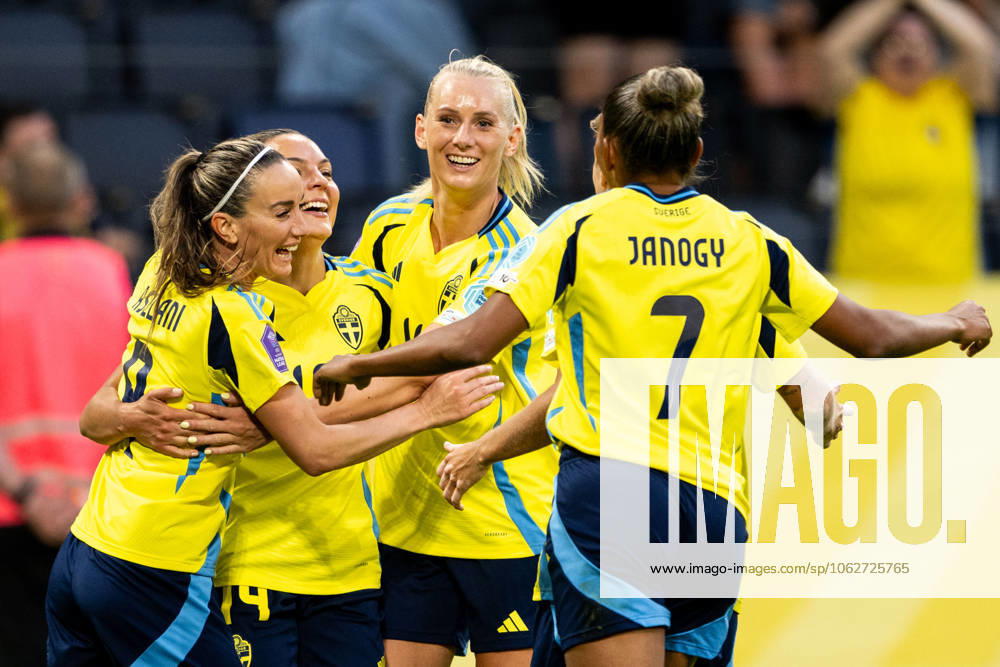 Stina Blackstenius of Sweden celebrates with Johanna Rytting Kaneryd, Kosovare Asllani and Madelen Janogy after 4 1 during the Women s Nations League football match between Sweden and Denmark on June 3, 2025 in Stockholm Photo Emma Wallskog BILDBYRAN COP 320 JM0698 fotboll football soccer fotball nations league uefa womens nations league sverige sweden danmark denmark dam bbeng jubel