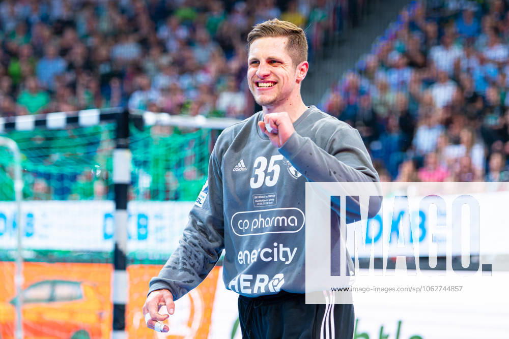 Joel Birlehm TSV Hannover Burgdorf, No. 35 v l , TSV Hannover Burgdorf green against THW Kiel white on matchday 33 of the 2024 2025 season in the DAIKIN Handball Bundesliga 04 06 2025, ZAG Arena Hannover, GER ,