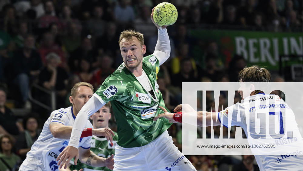 In the picture from l Mathias Gidsel Fuechse Berlin, 19 , Hits, Goal, Throw, GER, Berlin, Fuechse Berlin vs VfL Gummersbach, HBL, Handball, Bundesliga, Max Schmeling Halle, 05 06 2025,