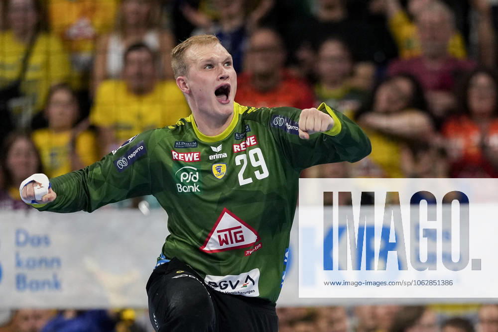 David Späth Goalkeeper, RNL, 29 , single picture, single photo, action, action, cheer, cheers, celebration, joy, rejoice, rejoicing, confident, optimistic, positive, game scene, 08 06 2025, Mannheim Germany , Handball, Bundesliga, Rhein Neckar Löwen Füchse Berlin