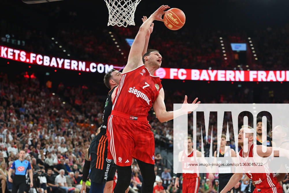 Johannes VOIGTMANN FCB , action,duel against Philipp HERKENHOFF Ulm Basketball BBL,season 2024 2025 1 final, FC Bayern Muenchen Ratiopharm Ulm 82 66 on 15 06 2025, S A P G A R D EN