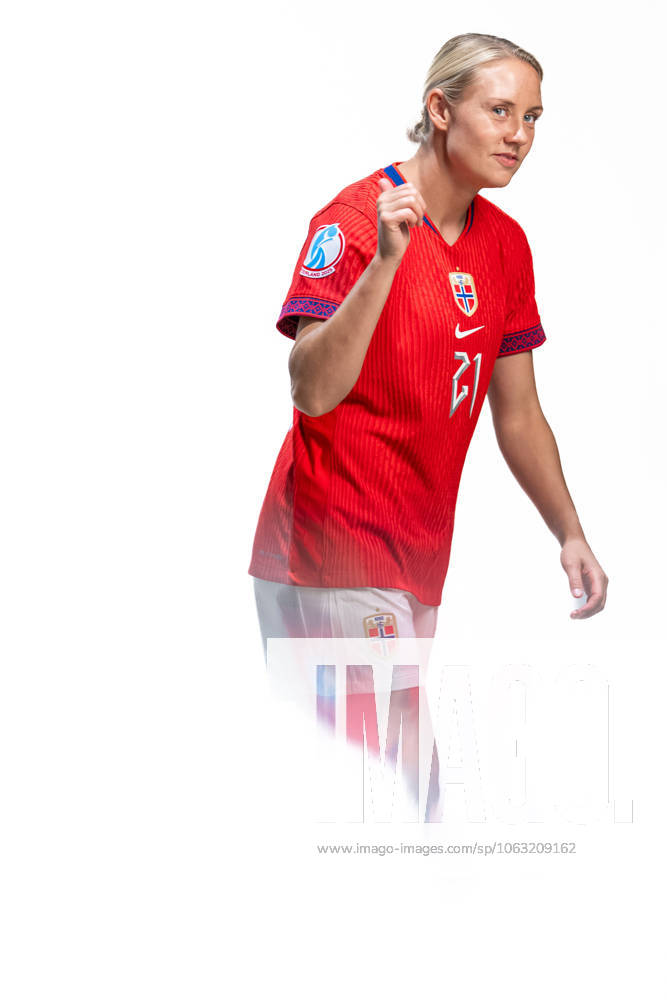 Lisa Naalsund of the Norwegian womens national football team during a media day ahead of the UEFA Women s Euro on June 23, 2025 in Oslo Photo Vegard Grott BILDBYRAN kod VG VG0771 bbeng fotboll football soccer fotball norge norway women dam pre camp precamp media day mediedag uefa euro em kvinner em 2025 preview