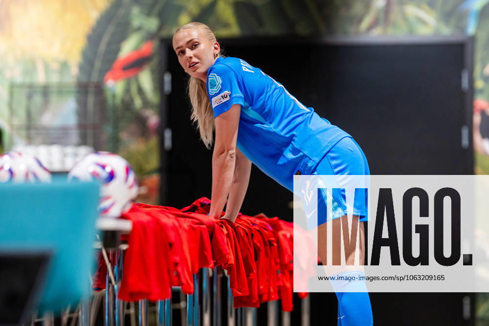 Goalkeeper Selma Panengstuen of the Norwegian womens national football team signs shirts during a media day ahead of the UEFA Women s Euro on June 23, 2025 in Oslo Photo Vegard Grott BILDBYRAN kod VG VG0771 bbeng fotboll football soccer fotball norge norway women dam pre camp precamp media day mediedag uefa euro em kvinner em 2025 preview