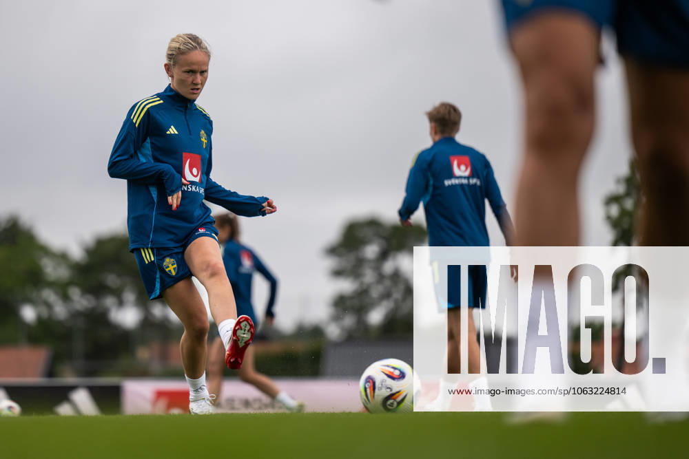 Matilda Vinberg of the Swedish women s national football team during a training session on June 25, 2025 in Ahus Photo Mathias Bergeld BILDBYRAN code MB MB1152 fotboll football soccer fotball träning practice training sverige sweden dam bbeng kvinner women