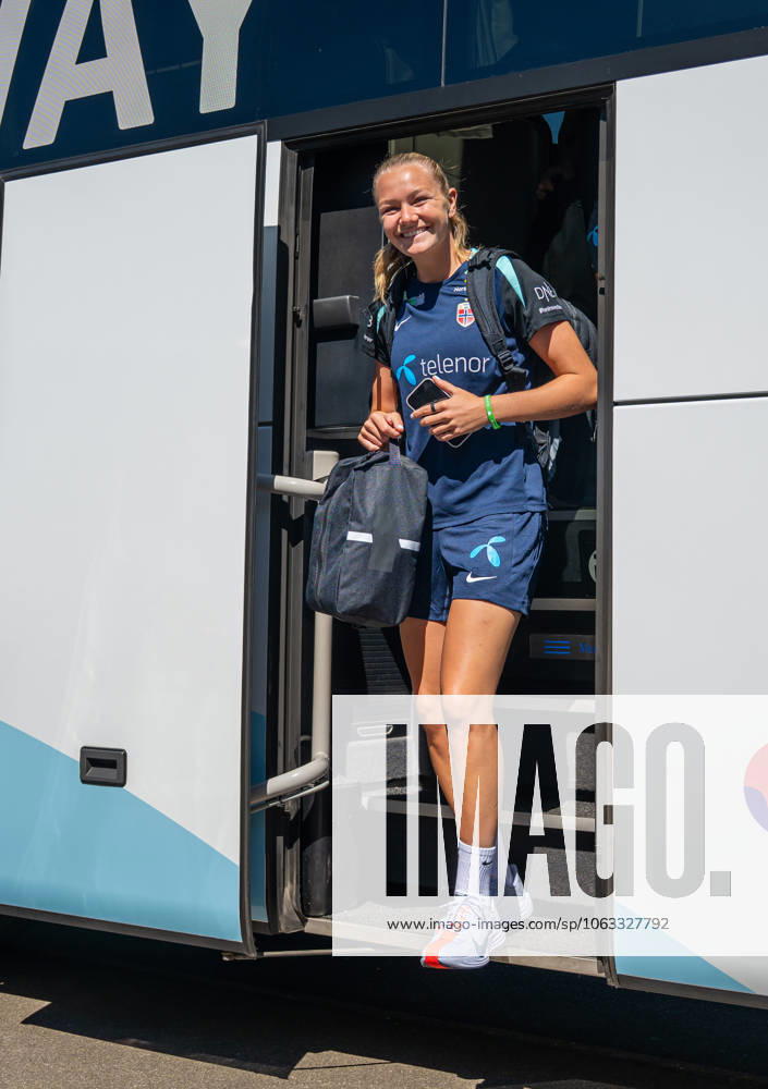 Frida Maanum of the Norwegian women s national football team arrives at a training session ahead of the UEFA Women s Euro 2025 on June 29, 2025 in Neuchatel Photo Vegard Grott BILDBYRAN kod VG VG0774 bbeng fotboll football soccer fotball fotballs em fotball em europamästerskap em uefa womens euro em 2025 träning practice training trening norge norway dam day 3