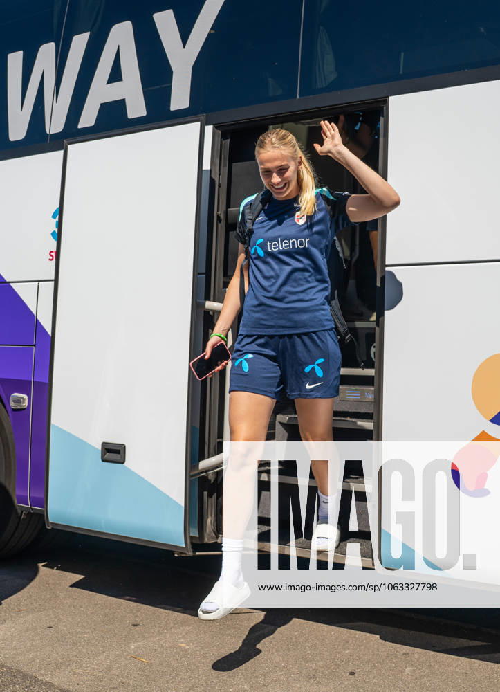 Goalkeeper Selma Panengstuen of the Norwegian women s national football team arrives at a training session ahead of the UEFA Women s Euro 2025 on June 29, 2025 in Neuchatel Photo Vegard Grott BILDBYRAN kod VG VG0774 bbeng fotboll football soccer fotball fotballs em fotball em europamästerskap em uefa womens euro em 2025 träning practice training trening norge norway dam day 3