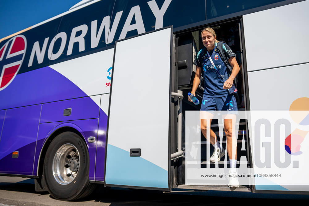 Lisa Naalsund of the Norwegian women s national football team arrives at a training session ahead of the UEFA Women s Euro 2025 on June 30, 2025 in Neuchatel Photo Vegard Grott BILDBYRAN kod VG VG0775 bbeng fotboll football soccer fotball fotballs em fotball em europamästerskap em uefa womens euro em 2025 träning practice training trening norge norway dam day 2