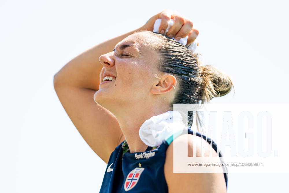 Vilde Boe Risa of the Norwegian women s national football team cools down during a training session ahead of the UEFA Women s Euro 2025 on June 30, 2025 in Neuchatel Photo Vegard Grott BILDBYRAN kod VG VG0775 bbeng fotboll football soccer fotball fotballs em fotball em europamästerskap em uefa womens euro em 2025 träning practice training trening norge norway dam day 2