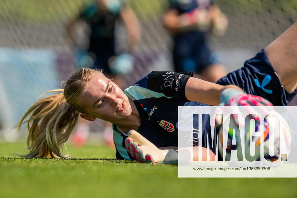 Goalkeeper Selma Panengstuen of the Norwegian women s national football team during a training session ahead of the UEFA Women s Euro 2025 on June 30, 2025 in Neuchatel Photo Vegard Grott BILDBYRAN kod VG VG0775 bbeng fotboll football soccer fotball fotballs em fotball em europamästerskap em uefa womens euro em 2025 träning practice training trening norge norway dam day 2