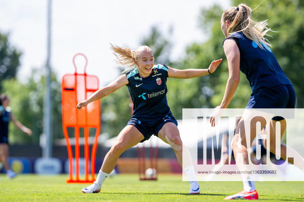 Thea Bjelde of the Norwegian women s national football team during a training session ahead of the UEFA Women s Euro 2025 on June 30, 2025 in Neuchatel Photo Vegard Grott BILDBYRAN kod VG VG0775 bbeng fotboll football soccer fotball fotballs em fotball em europamästerskap em uefa womens euro em 2025 träning practice training trening norge norway dam day 2