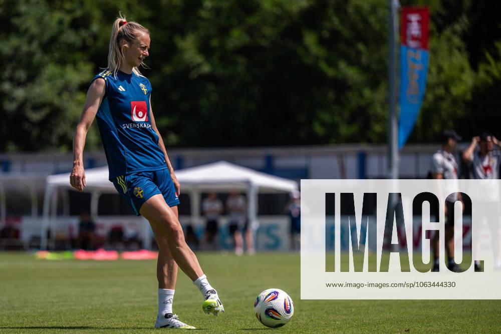 Amanda Ilestedt of the Swedish women s national football team at a training session during the UEFA Women s Euro 2025 Championship on July 2, 2025 in Cham Photo Mathias Bergeld BILDBYRAN code MB MB1164 fotboll football soccer fotballs em europamästerskap em uefa womens euro uefa womens european football championship womens euro 2024 dam kvinner women träning practice training sverige sweden 1 bbeng