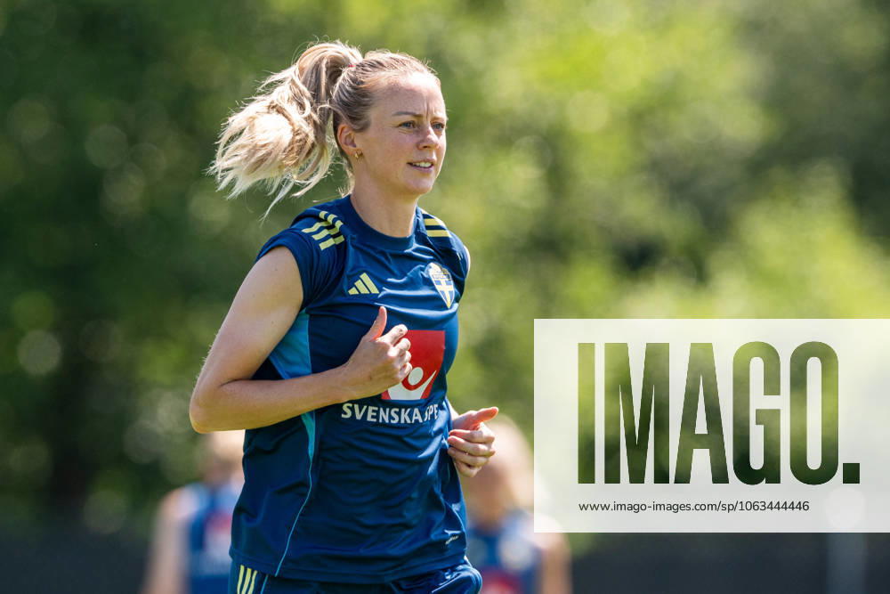 Amanda Ilestedt of the Swedish women s national football team at a training session during the UEFA Women s Euro 2025 Championship on July 2, 2025 in Cham Photo Mathias Bergeld BILDBYRAN code MB MB1164 fotboll football soccer fotballs em europamästerskap em uefa womens euro uefa womens european football championship womens euro 2024 dam kvinner women träning practice training sverige sweden 1 bbeng