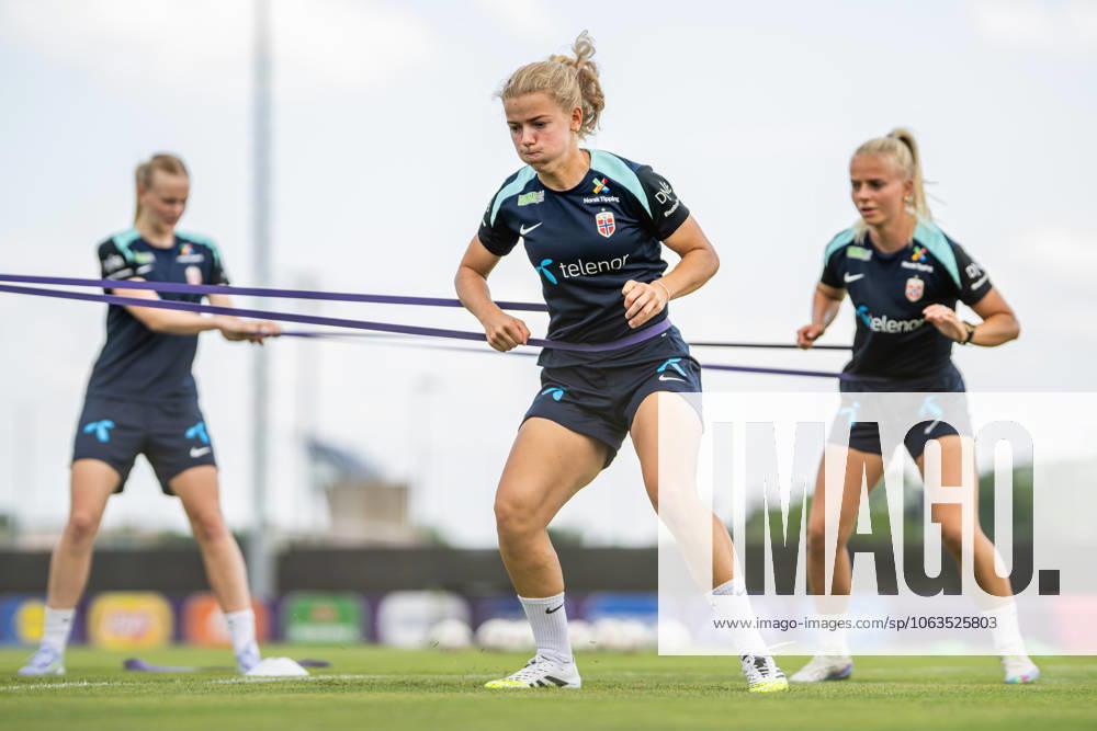 Justine Kielland of the Norwegian women s national football team at a training session during the UEFA Women s Euro 2025 on July 3, 2025 in Neuchatel Photo Vegard Grott BILDBYRAN kod VG VG0779 bbeng fotboll football soccer fotball fotballs em fotball em europamästerskap em uefa womens euro em 2025 träning practice training trening norge norway dam day2