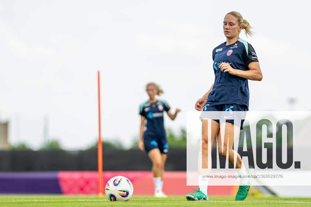 Lisa Naalsund of the Norwegian women s national football team at a training session during the UEFA Women s Euro 2025 on July 3, 2025 in Neuchatel Photo Vegard Grott BILDBYRAN kod VG VG0779 bbeng fotboll football soccer fotball fotballs em fotball em europamästerskap em uefa womens euro em 2025 träning practice training trening norge norway dam day2
