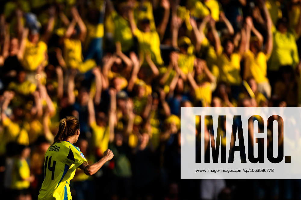 Nathalie Björn of Sweden celebrates after the UEFA Women s Euro 2025 Championship group stage football match between Denmark and Sweden on July 4, 2025 in Geneva Photo Mathias Bergeld BILDBYRAN code MB MB1169 fotboll football soccer fotballs em europamästerskap em uefa womens euro uefa womens european football championship womens euro 2025 dam kvinner women danmark sverige sweden denmark 3 bbeng jubel